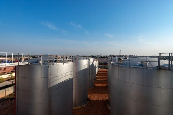 Serbatoio dell'olio nella raffineria — Foto Stock