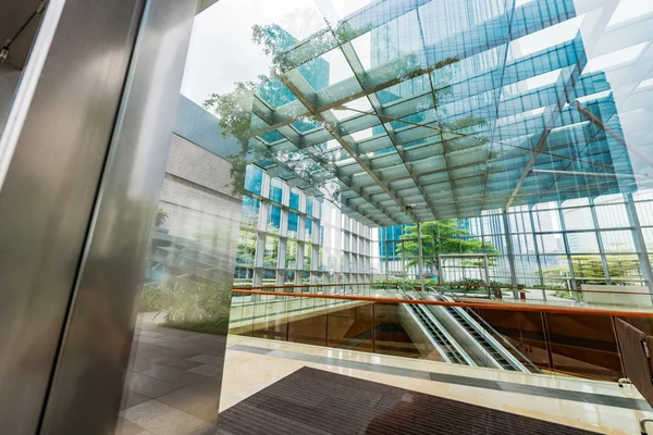 La ecologización del edificio de oficinas — Foto de Stock