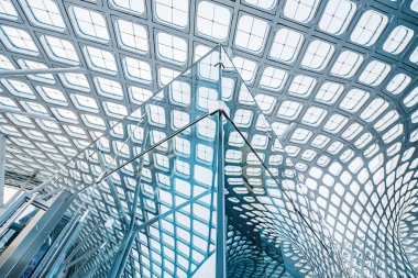 Ofis binasındaki cam duvar.