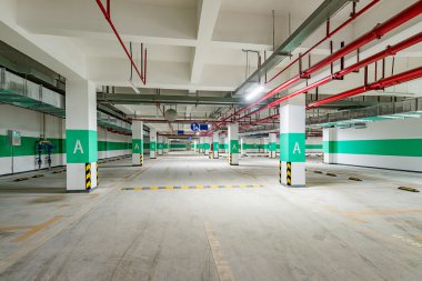 Binanın içinde yeraltı otoparkı
