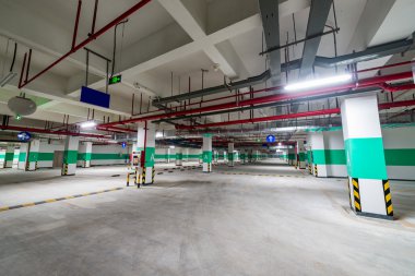 Binanın içinde yeraltı otoparkı