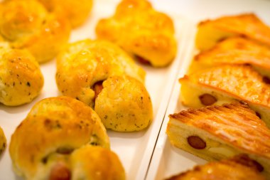 Pasta dükkanı sandviçte raflar