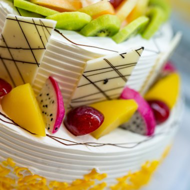 Meyveli kek ve her türlü lezzetli meyve