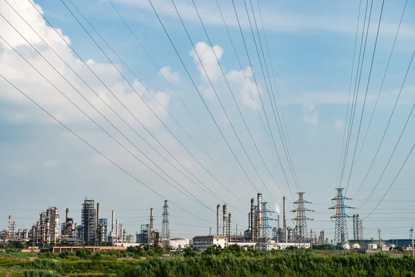 Planta industrial com céu azul — Fotografia de Stock