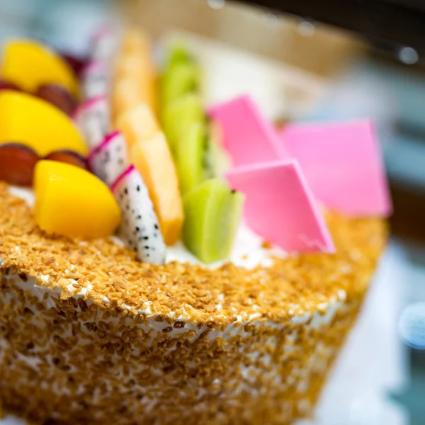 Cake van het fruit en allerlei heerlijke vrucht — Stockfoto