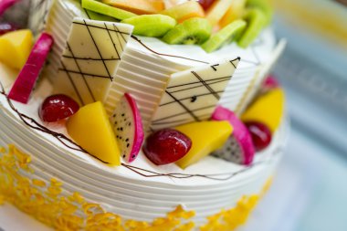 Meyveli kek ve her türlü lezzetli meyve