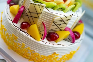 Meyveli kek ve her türlü lezzetli meyve