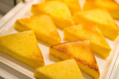 Pasta dükkanı sandviçte raflar