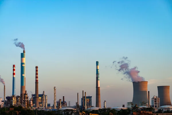 Petrochemical plant with blue sky — Stock Photo, Image