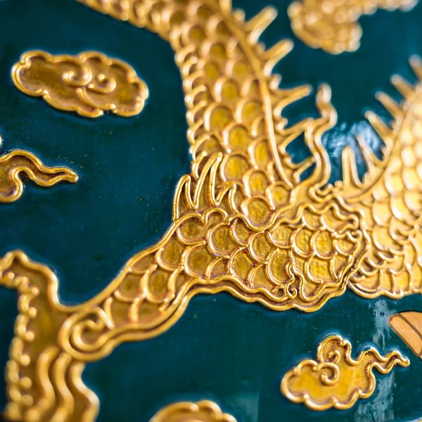 Goldene Drachenskala Hintergrund Textur Oberflächendekoration. — Stockfoto