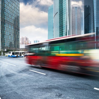 ofis binaları ve yol