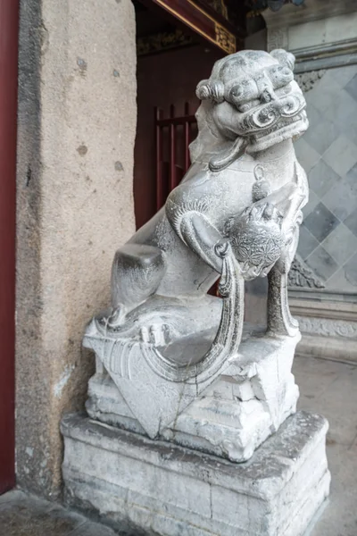 Le style traditionnel chinois de la statue du lion — Photo