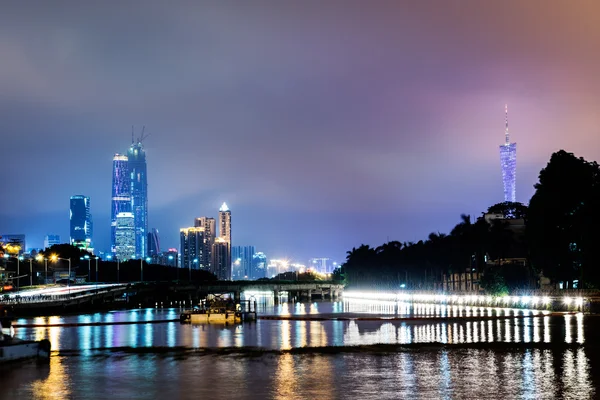 Ponte de Guangzhou à noite na China — Fotografia de Stock