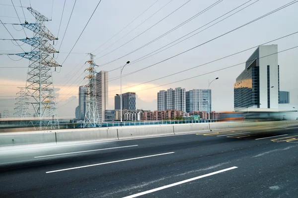 Pilone con autostrada — Foto Stock