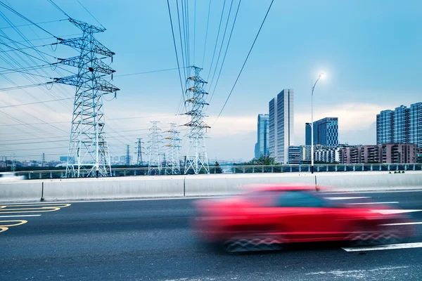 Pilone con autostrada — Foto Stock