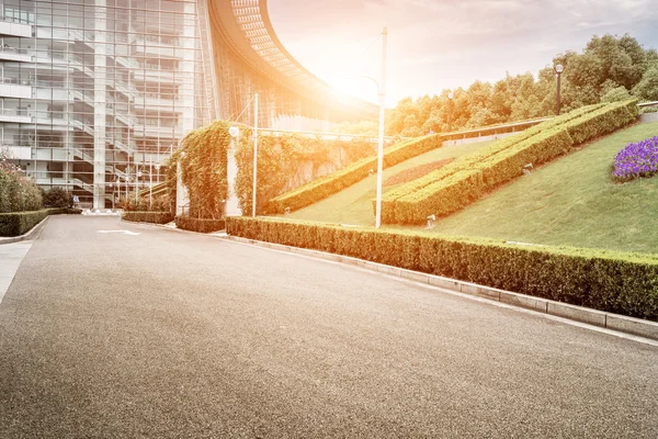 Road and office building — Stock Photo, Image