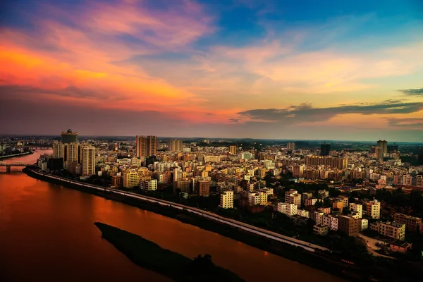 Ponte e cidade — Fotografia de Stock