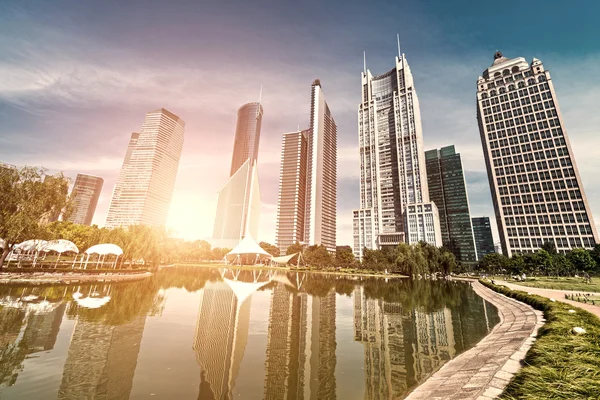 Park and skyscrapers — Stock Photo, Image