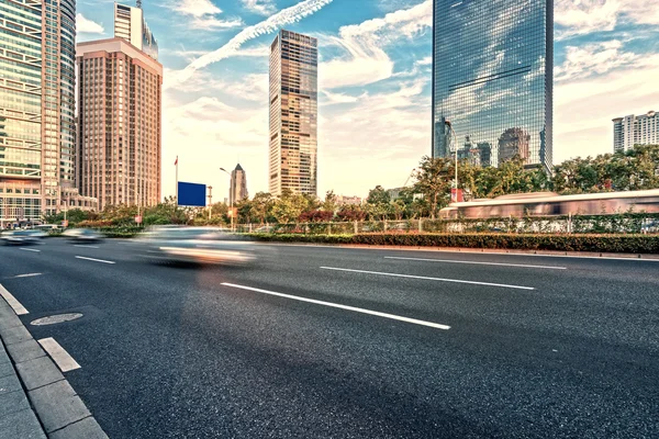 Camino en la ciudad — Foto de Stock