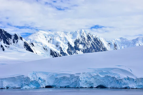 Zicht Gletsjers Bergen Antarctica — Stockfoto