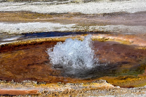 Geyser Erupción Cuenca Arena Negra Parque Nacional Yellowstone — Foto de Stock