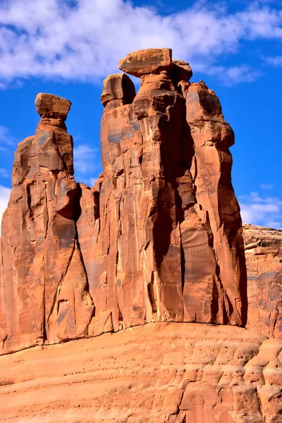 Rode Rotsen Blauwe Lucht Arches National Park Utah — Stockfoto