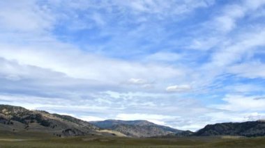 Lamar Vadisi, Yellowstone Ulusal Parkı 'ndaki stratus bulutlarının zamanlaması.