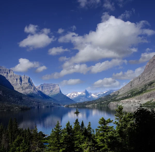 Isla del Ganso Salvaje, Parque Nacional Glaciar St. Mary 's Lake — Foto de Stock