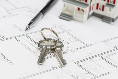 Model ev, mühendis kalem ve ev planları üzerinde dinlenme tuşları