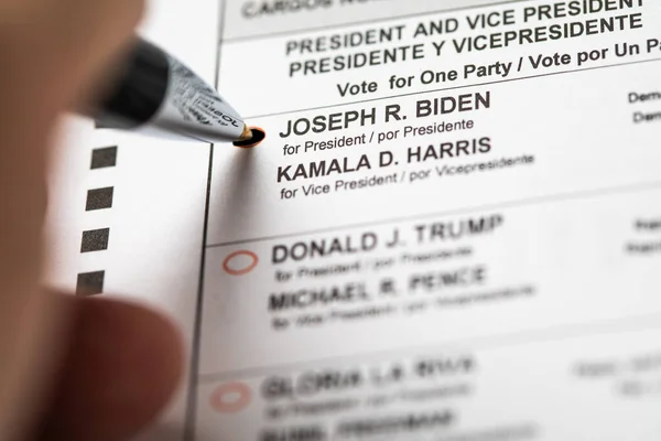 캘리포니아 리버사이드 2020 Fills Joe Biden Voting Bubble Official Ballot — 스톡 사진