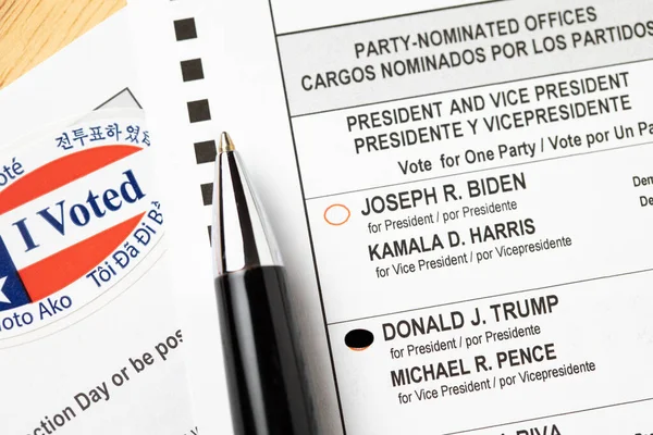 California Usa 2020 Pen Laying Trump Voted Official Ballot Instructions — 스톡 사진