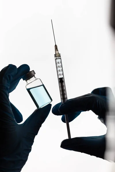 Orvos Vagy Nővér Visel Sebészeti Kesztyű Gazdaság Vakcina Injekciós Üveg — Stock Fotó