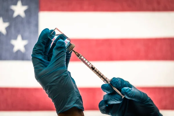 Front Line Worker Holding Syringe Injekciós Üveg Coronavirus Vakcinával Vagy — Stock Fotó