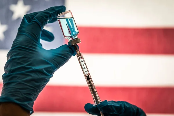 Front Line Worker Holding Syringe Injekciós Üveg Coronavirus Vakcinával Vagy — Stock Fotó