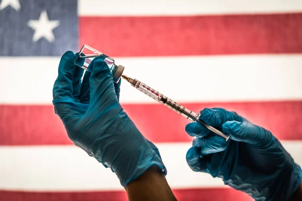 Front Line Worker Holding Siringa Fiala Riempita Con Vaccino Medicina — Foto Stock