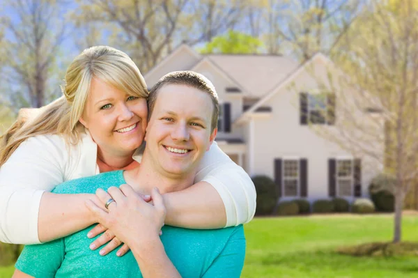 Happy Caucasian Couple Front New House — Stock Photo, Image