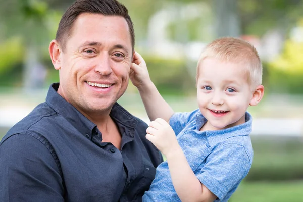 Young Caucasian Father Son Having Fun Park — Stock Photo, Image