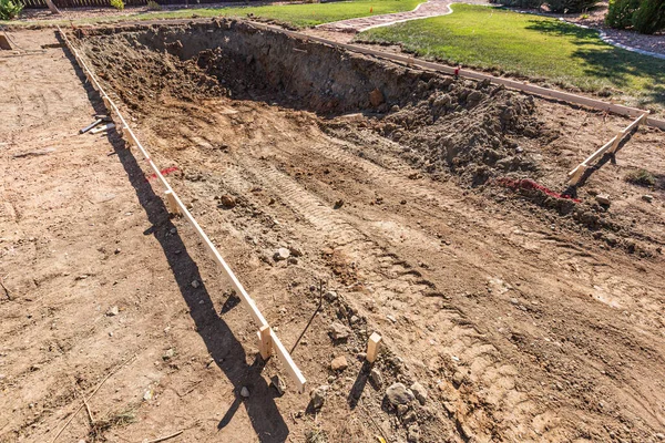 Agujero Recién Excavado Patio Preparándose Para Instalación Piscina — Foto de Stock