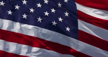 4k Slow Motion Gerçek Amerikan Bayrağı Derin Mavi Gökyüzüne Karşı Rüzgarda Dalgalanıyor