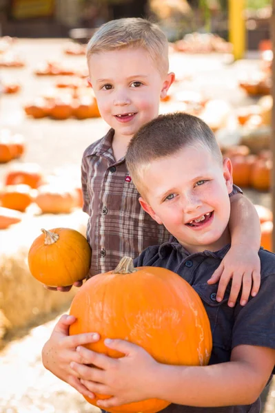 Two Boys Having Fun Pumpkin Patch Fall Day — 图库照片