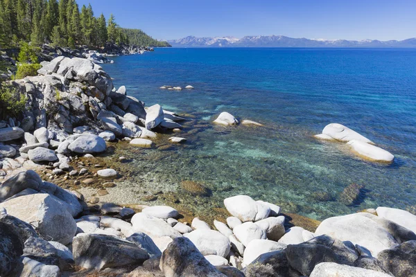 Bella linea costiera del lago Tahoe — Foto Stock