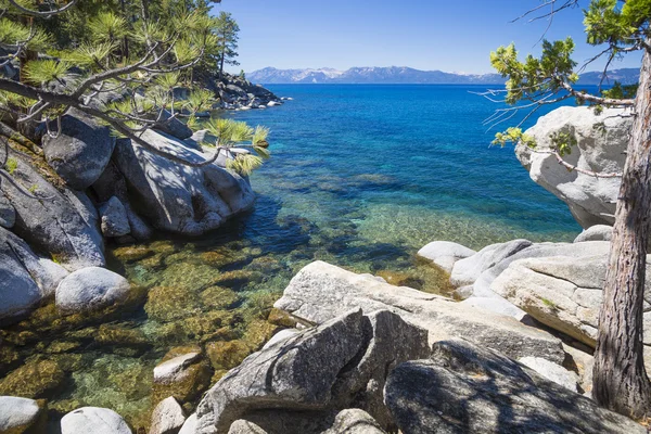 Όμορφη ακτογραμμή της λίμνης tahoe — Φωτογραφία Αρχείου