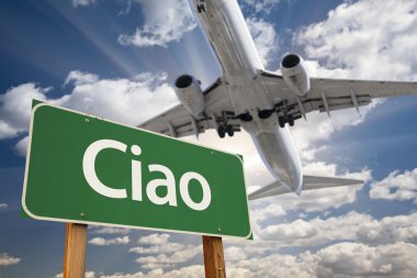 yeşil yol işaret ve uçak yukarıdaki ciao