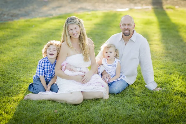 Beautiful Young Family Portrait Outside on Grass — Stock Photo, Image