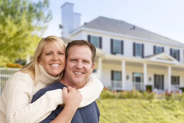 Happy Couple Hugging in Front of House — Stock Photo, Image