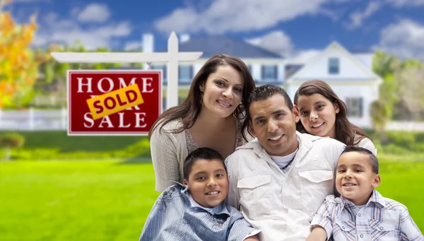 Hispanic Family in Front of Sold Real Estate Sign, House — Stock Photo, Image