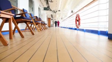 Üst düzey çift yürüyüşe gemi güverte Cruise