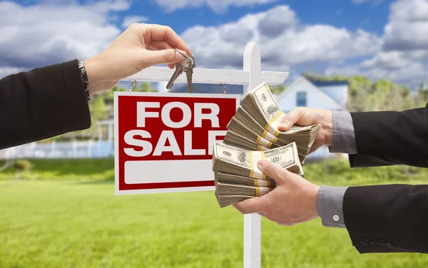 Handing Over Cash for Keys in Front of House, Sign — Stock Photo, Image