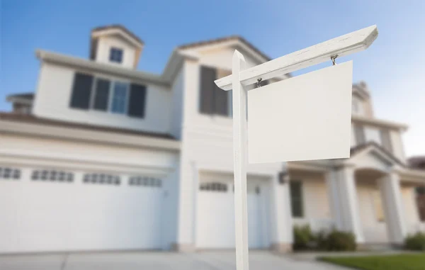 Blank Real Estate Sign in Front of New House — Stock Photo, Image