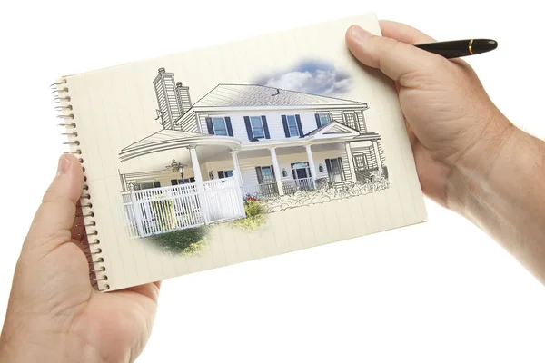 Kezében tartja a toll és a Pad a papír a ház rajz — Stock Fotó